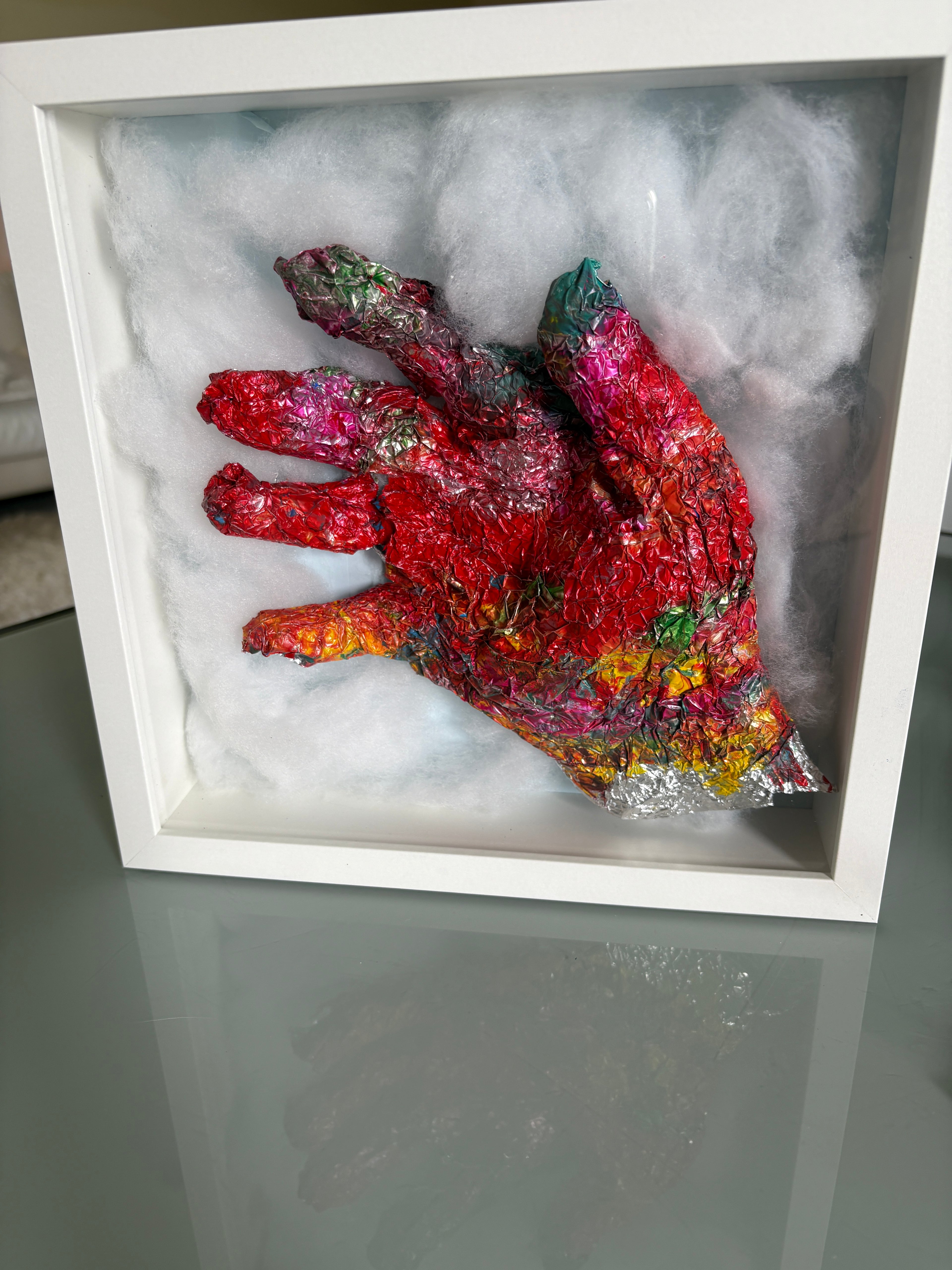 Shadow Box Mystery 3 - Red hand - box frame - 27 x 27 x 6 cm