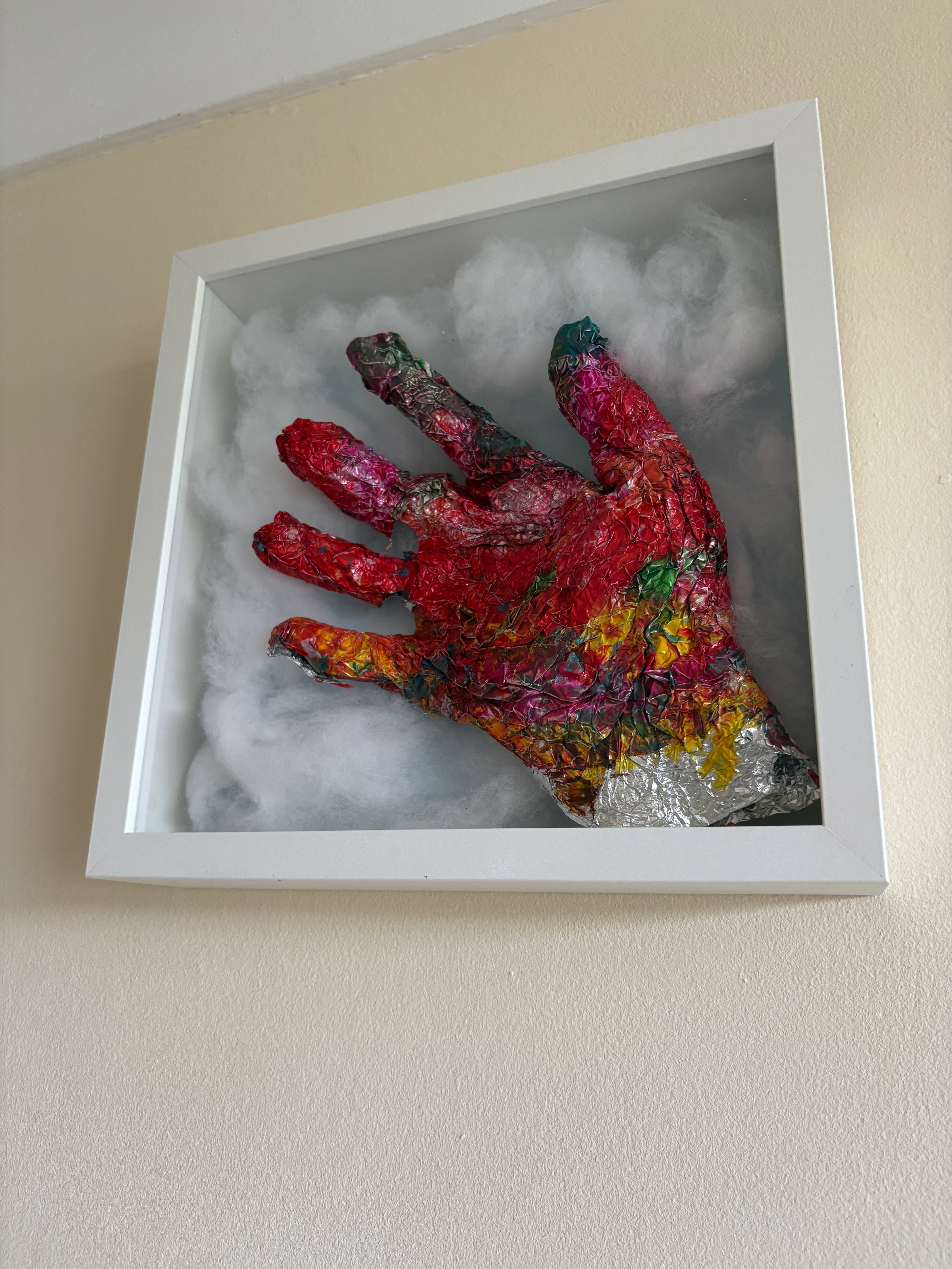 Shadow Box Mystery 3 - Red hand - box frame - 27 x 27 x 6 cm
