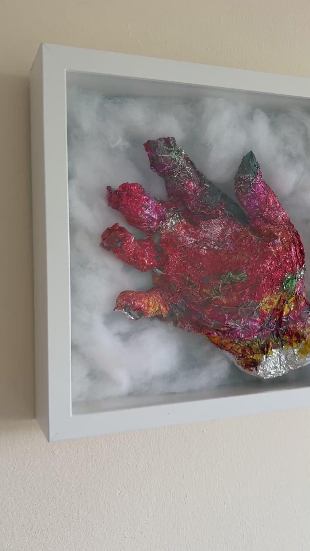 Shadow Box Mystery 3 - Red hand - box frame - 27 x 27 x 6 cm