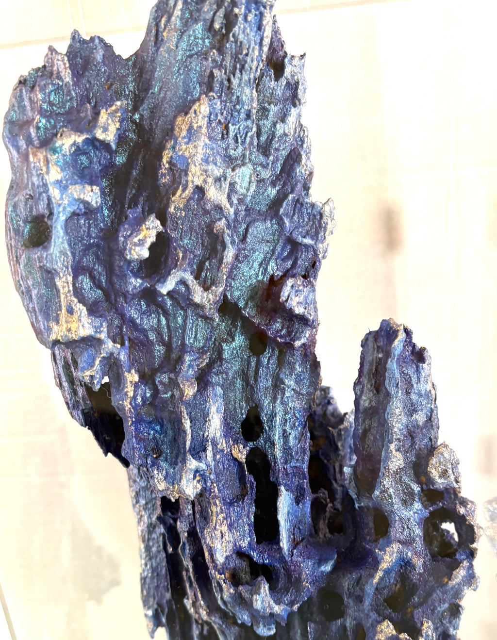 Mysterious 'Alien Object' Sculpture - in display case 60 x 17 x 17cm
