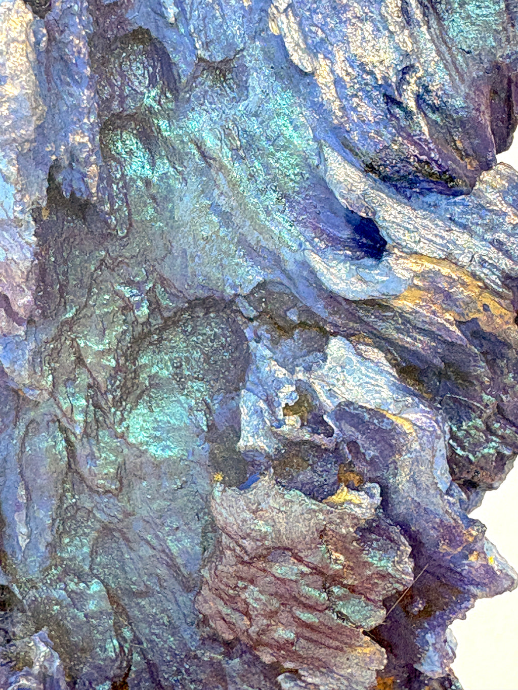 Mysterious 'Alien Object' Sculpture - in display case 60 x 17 x 17cm